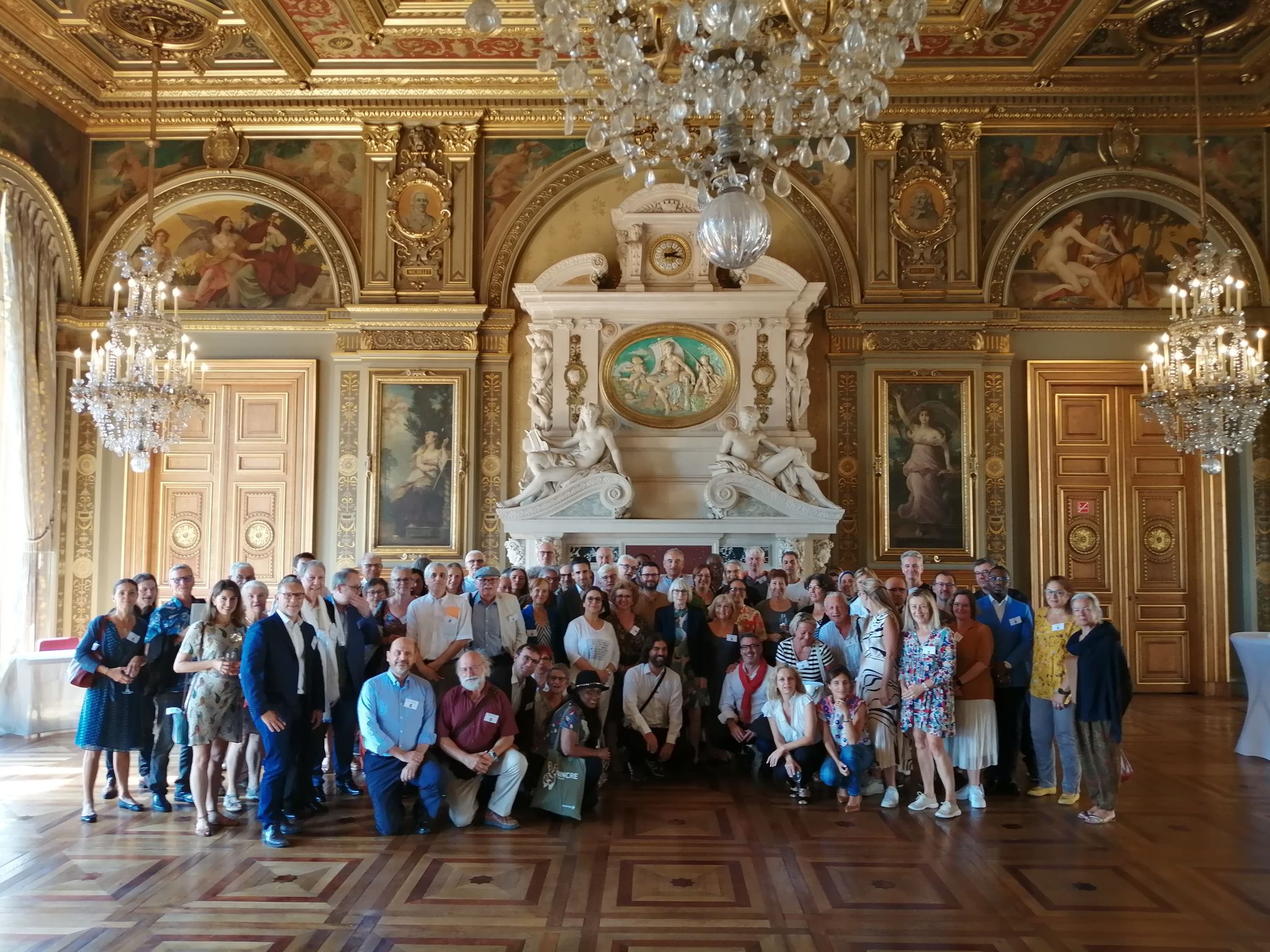 Photo de groupe des membres de l'association Français du monde - ADFE au cours de l'Assemblée générale 2022