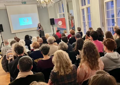 Julia Grignon pendant sa conférence au Salon bleu de l’Institut français de Munich.
