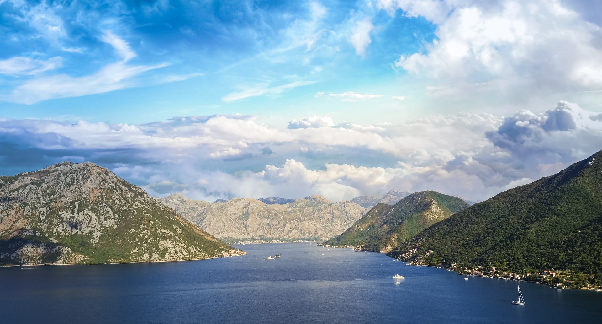 Paysage entre terre et mer du Montenegro.
