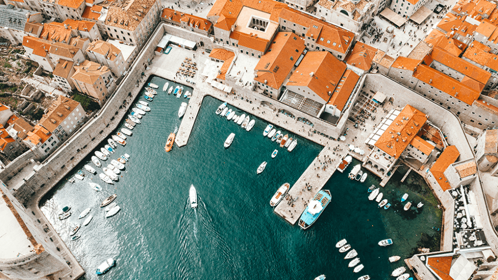 Vue aérienne d'un port croate