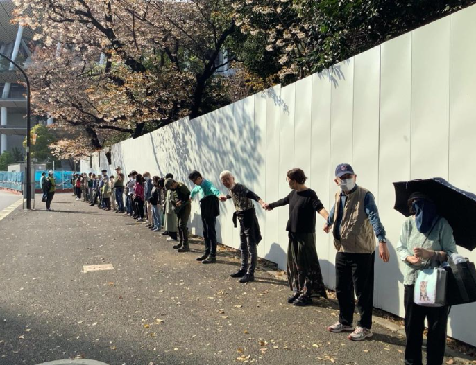 Des habitants de Tokyo s’opposent à l’abattage d’un millier d’arbres