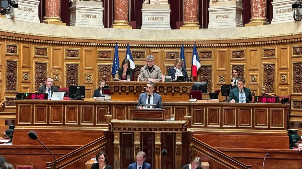 Le Sénateur Yan Chantrel à la tribune du Sénat