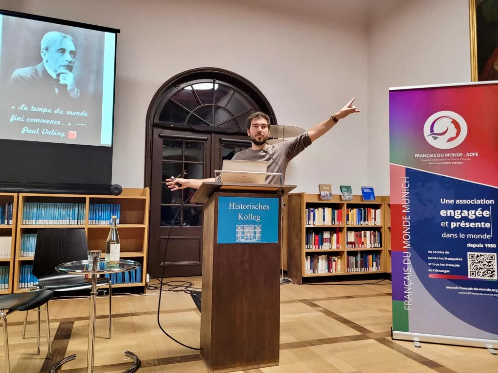 Maxime Blondeau lors de sa conférence Géoconscience à Munich le 27/11/2025 à l’Historisches Kolleg